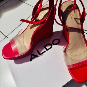 Everly Red Wedges with Bold Accents